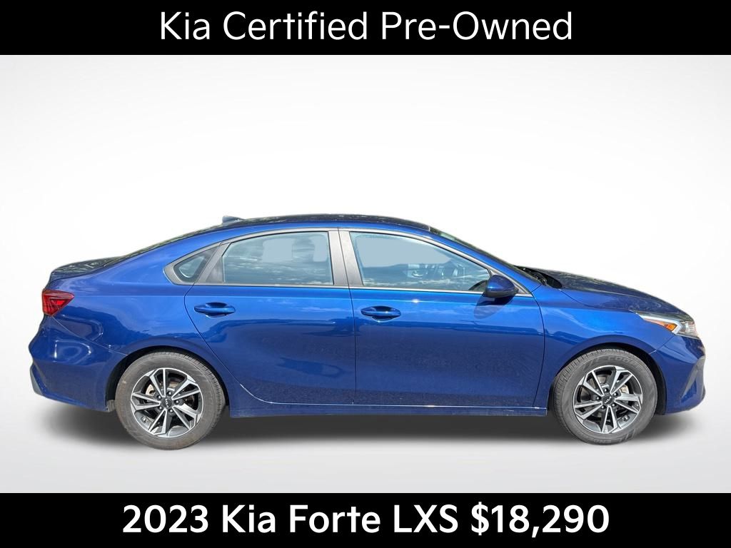 2023 Kia Forte LXS photo 2