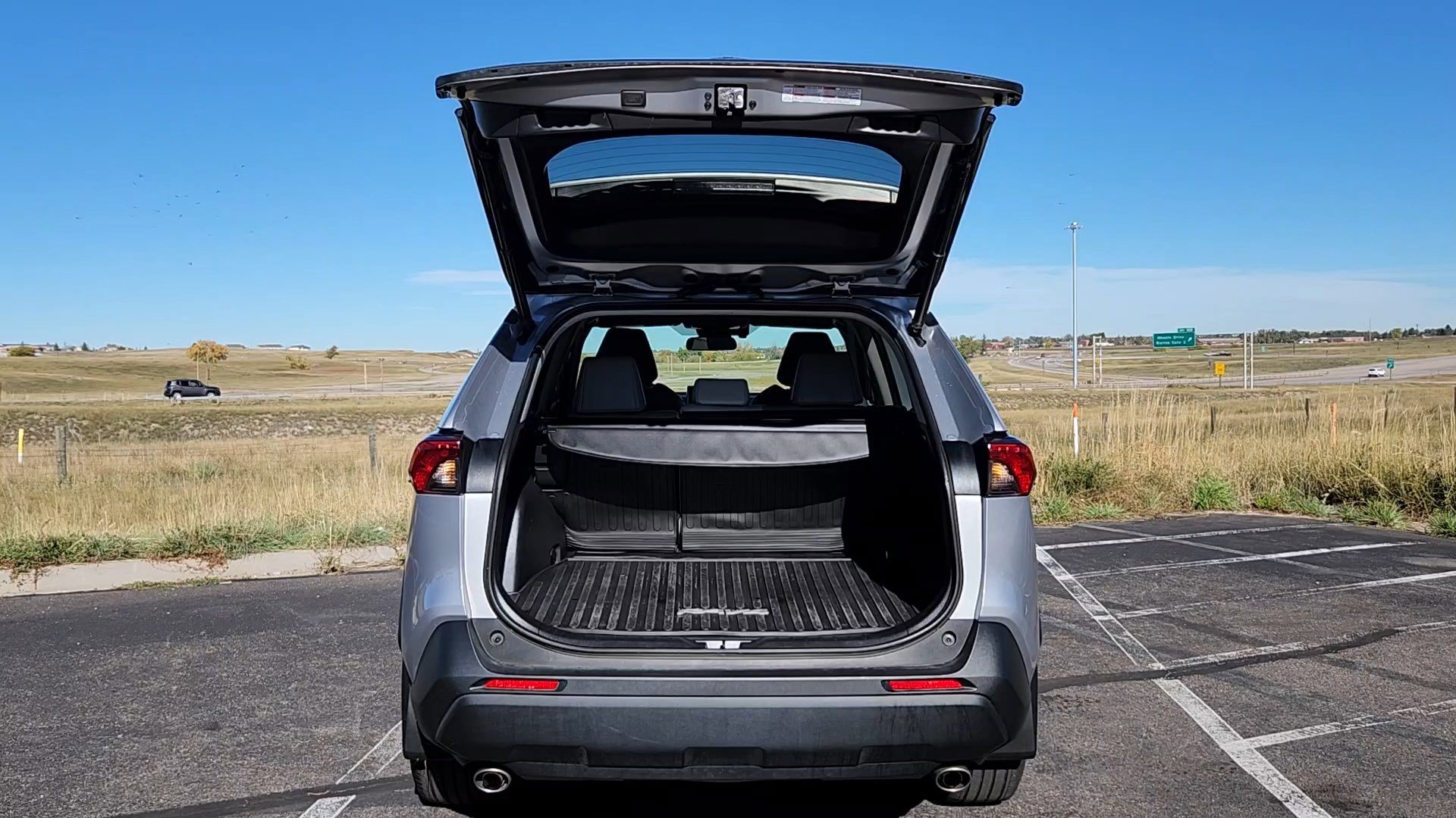 2023 Toyota RAV4 XLE Premium photo 17