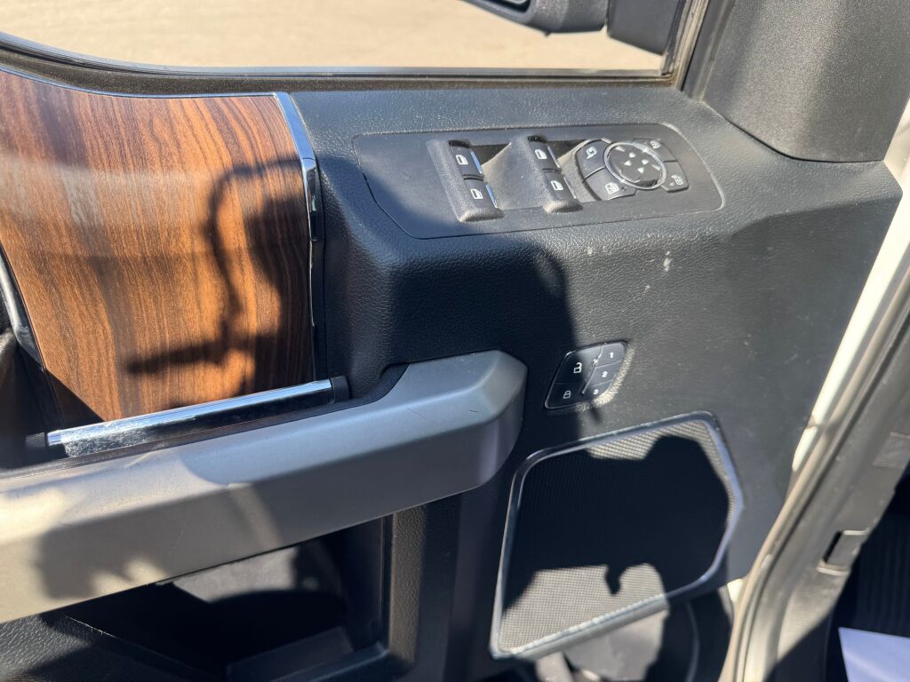 2017 Ford F-150 Lariat photo 10