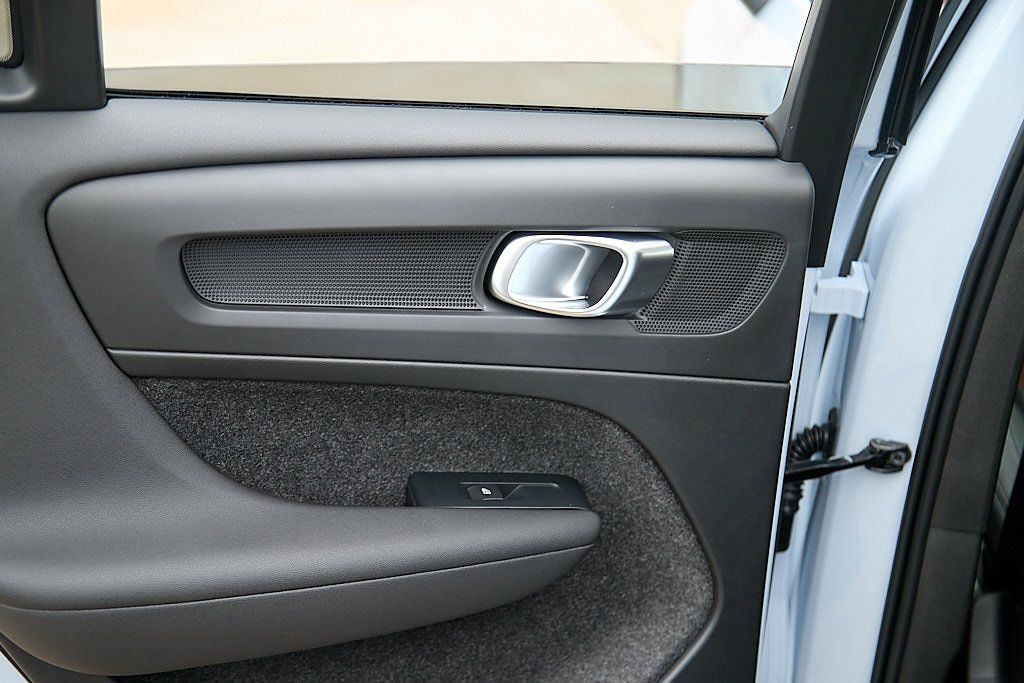 2026 VOLVO XC40 - Image 18