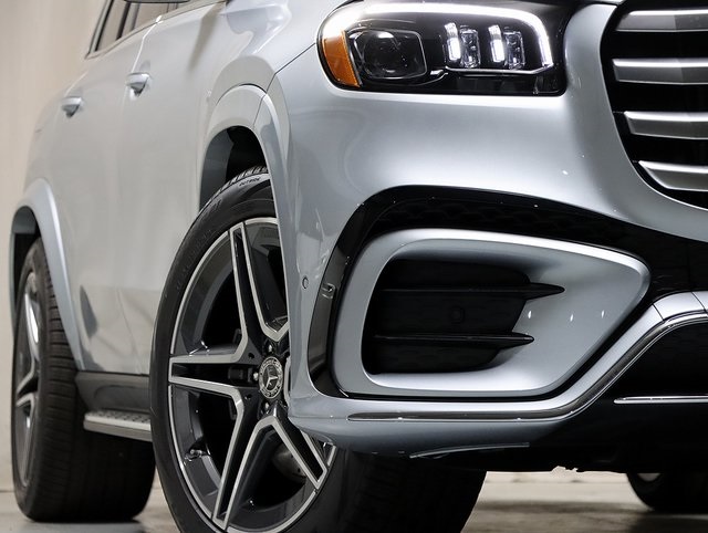 2026 Mercedes Benz GLS 450 4MATIC photo 4