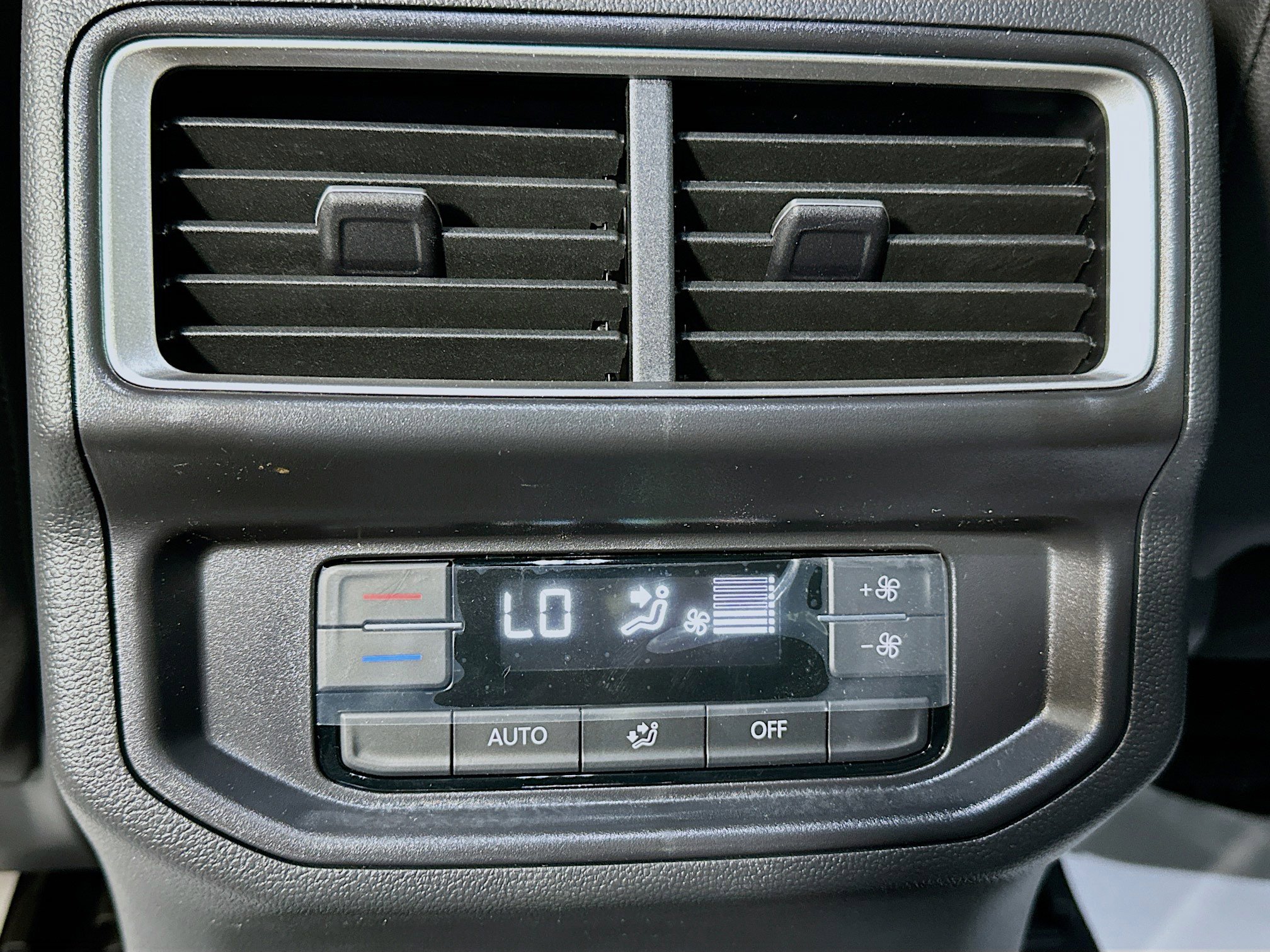 2025 Volkswagen Atlas SE Technology photo 23