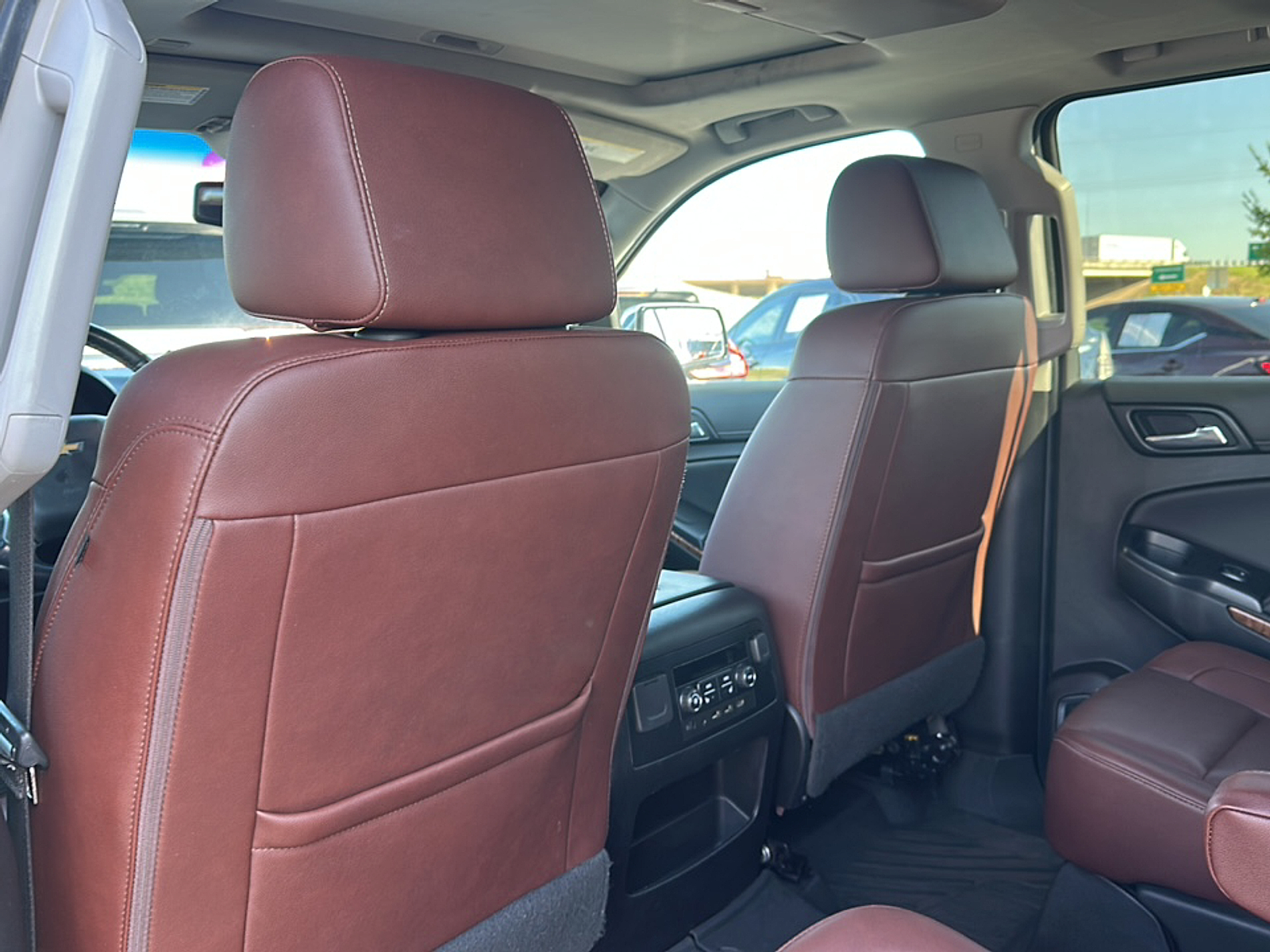 2019 Chevrolet Suburban Premier photo 3