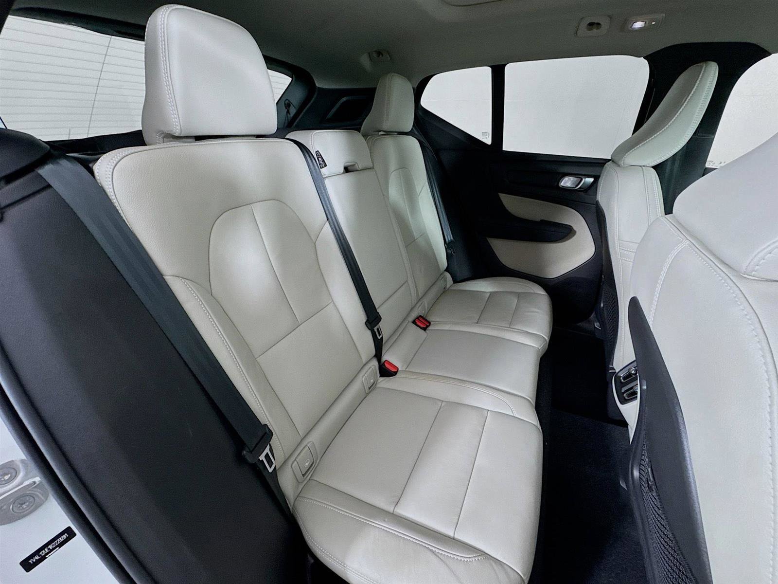 2024 Volvo XC40 Plus photo 26