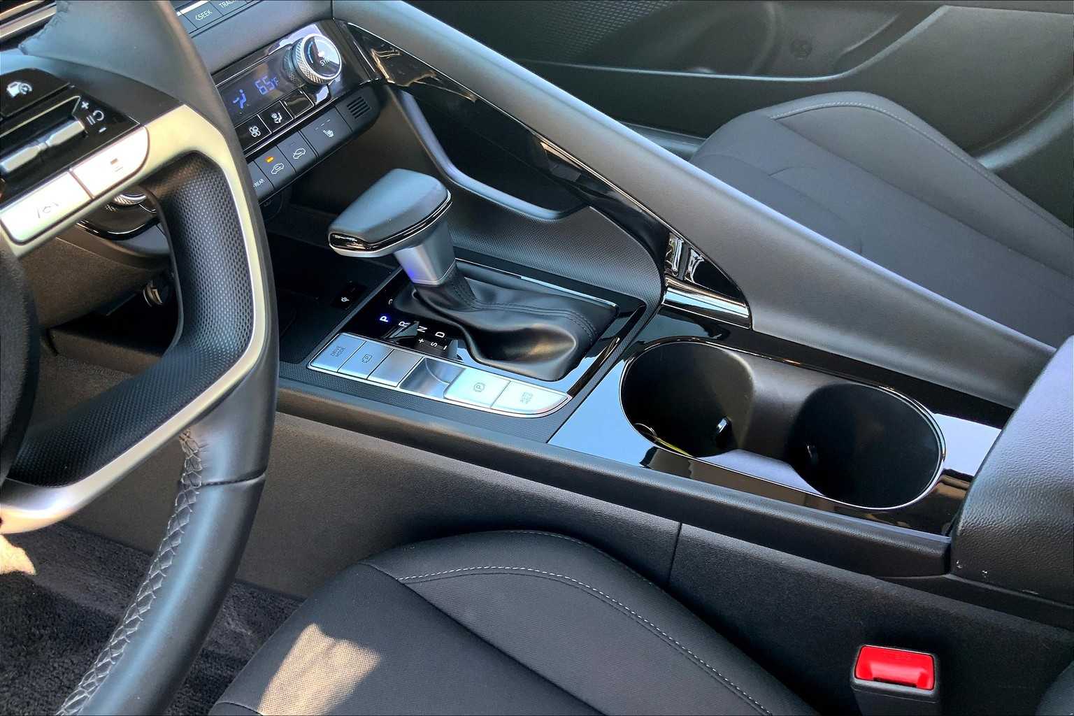 2025 Hyundai Elantra SEL Convenience photo 15