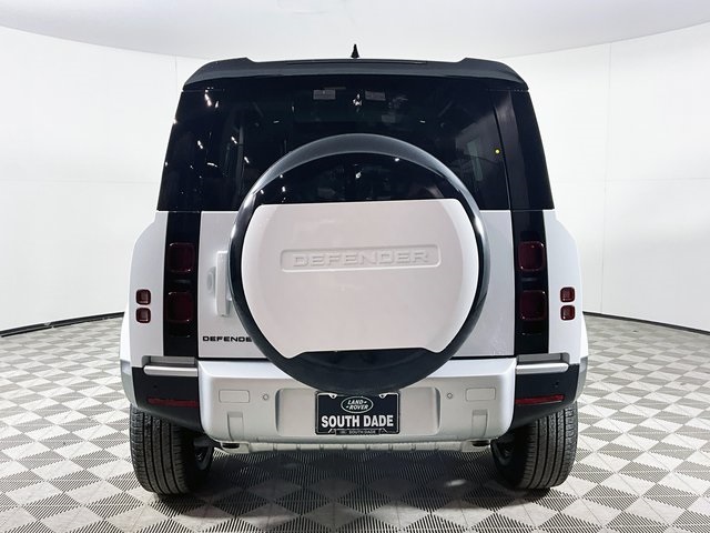 2025 Land Rover Defender 110 S photo 4