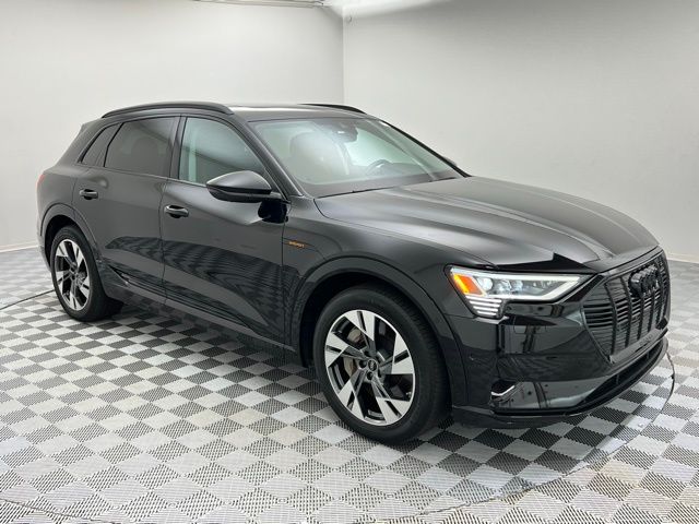 2023 Audi e-tron Premium photo 3