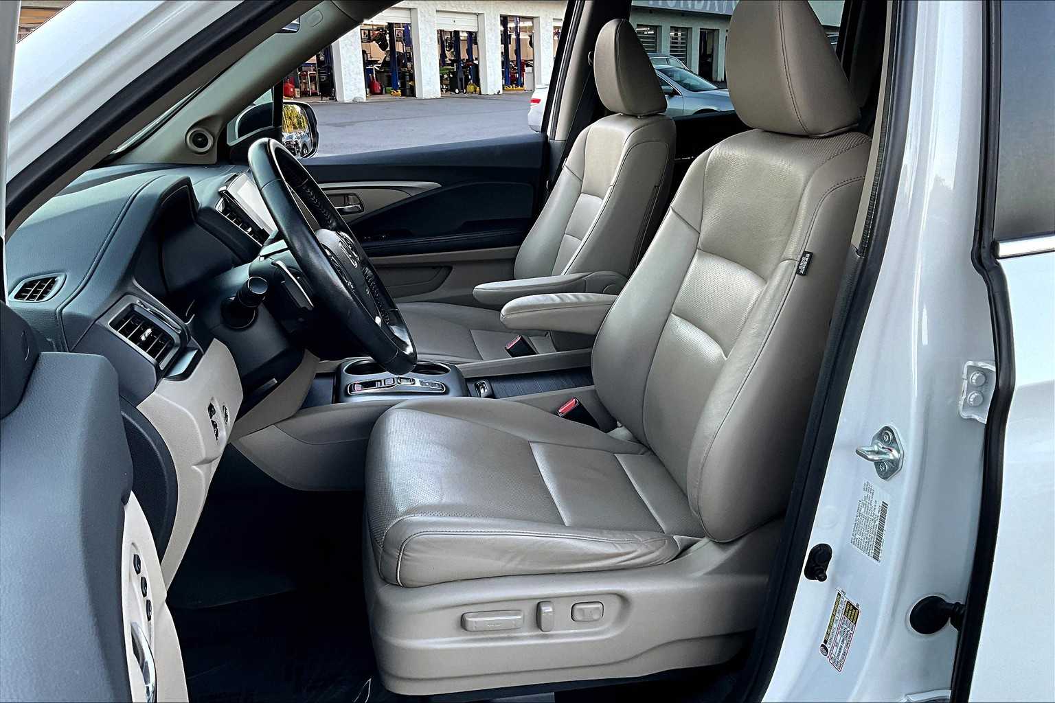2022 Honda Ridgeline RTL photo 6
