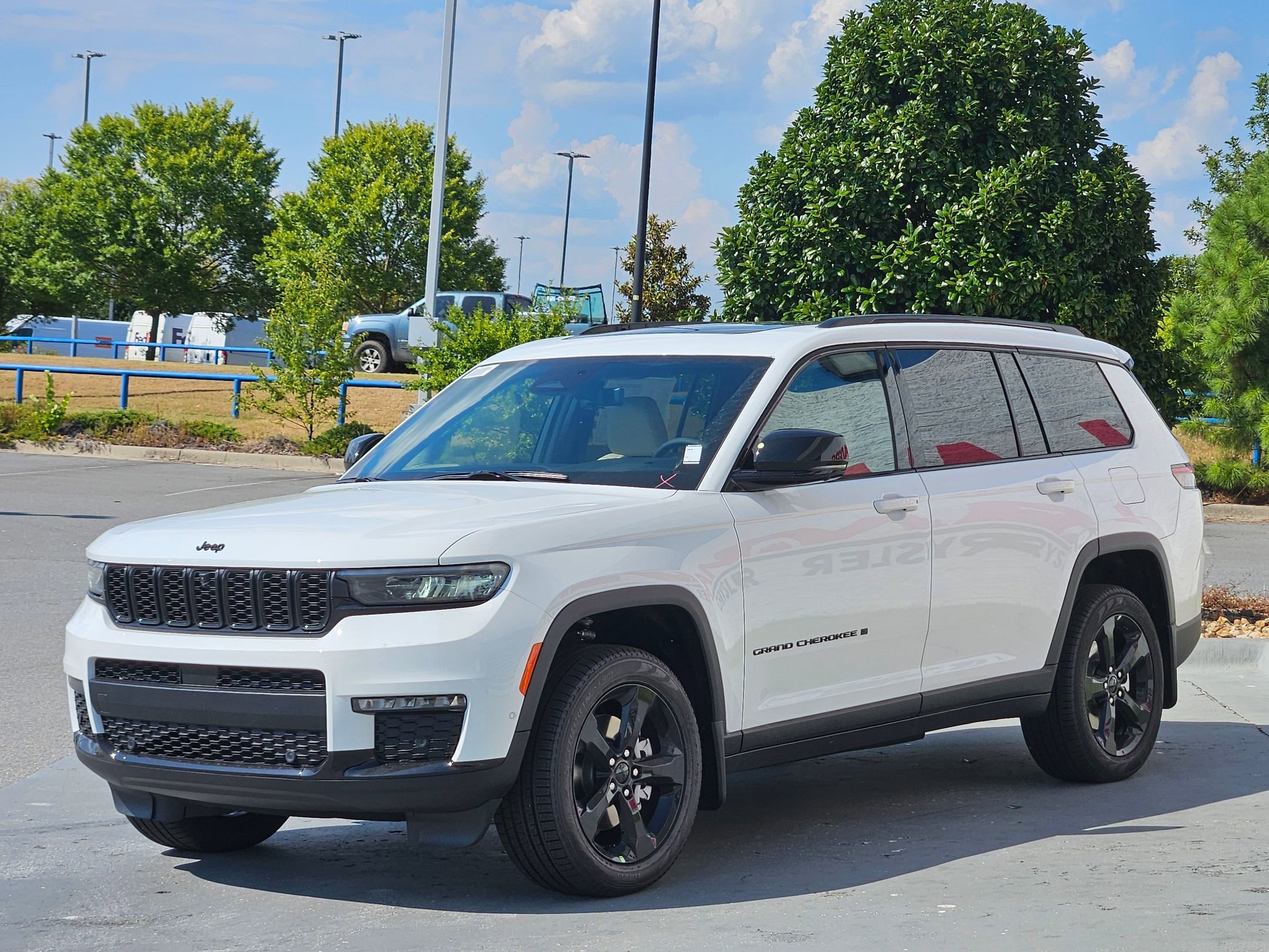 2025 Jeep Grand Cherokee Limited photo 2
