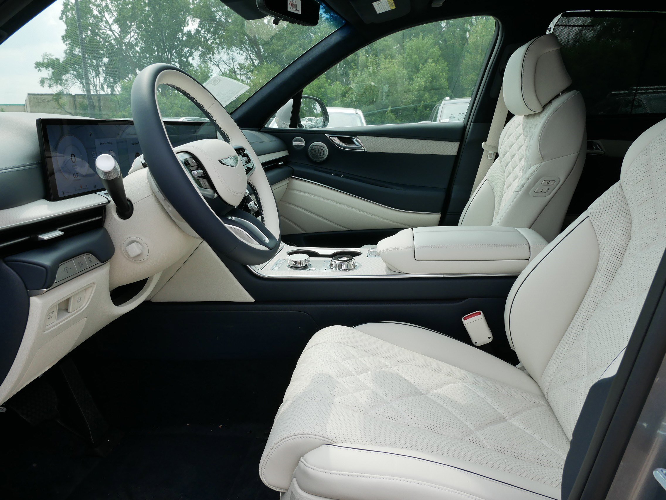 2025 Genesis GV80 3.5T Prestige AWD photo 4