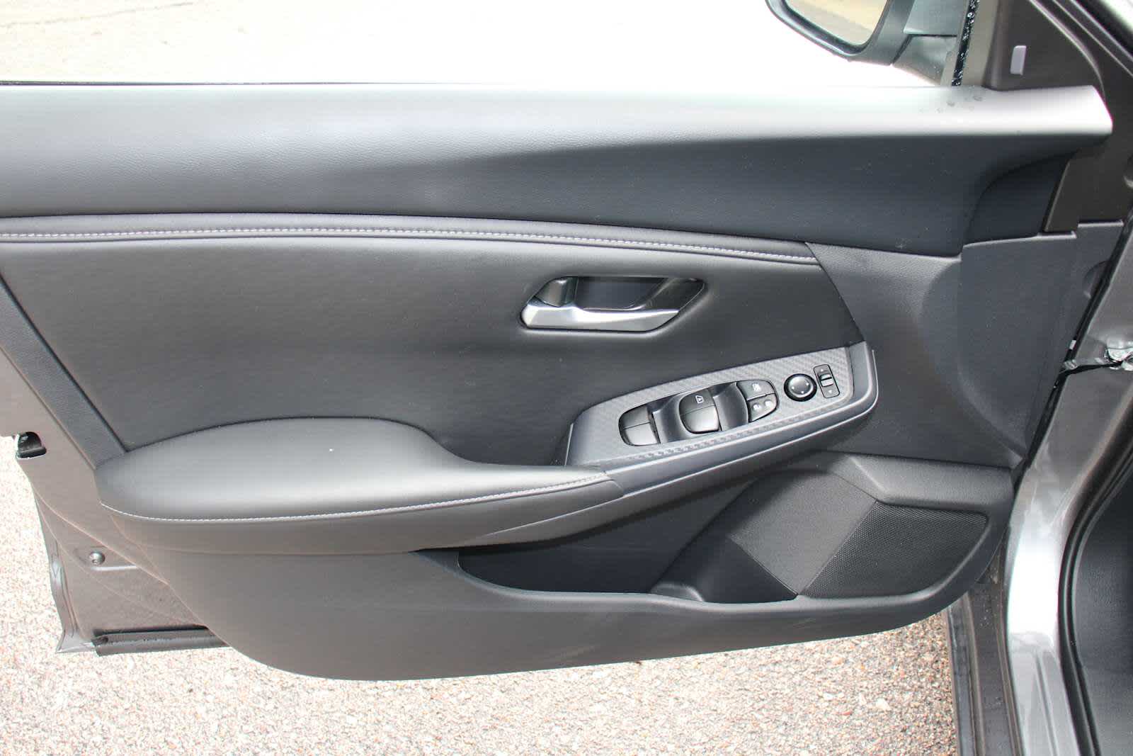 2025 Nissan Sentra SV photo 11