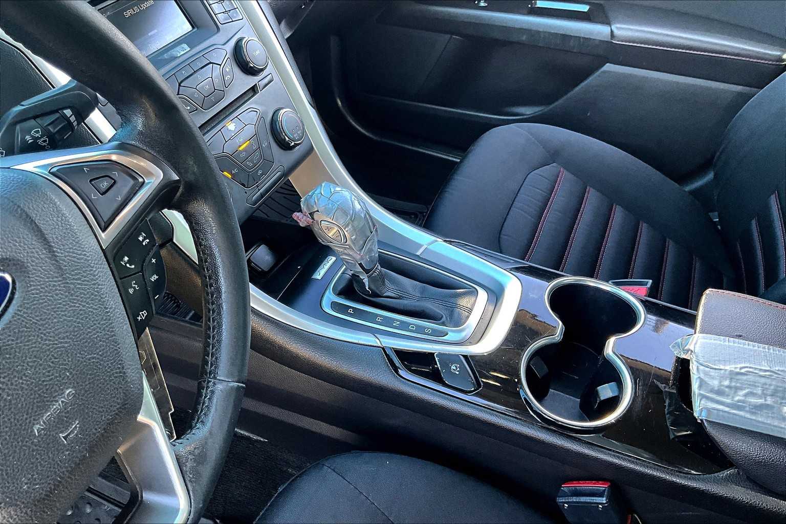 2016 Ford Fusion SE photo 12