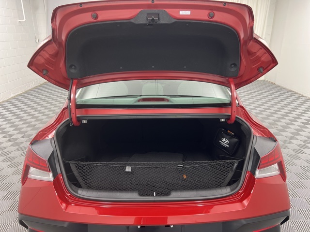 2024 Hyundai Elantra SEL Convenience photo 8