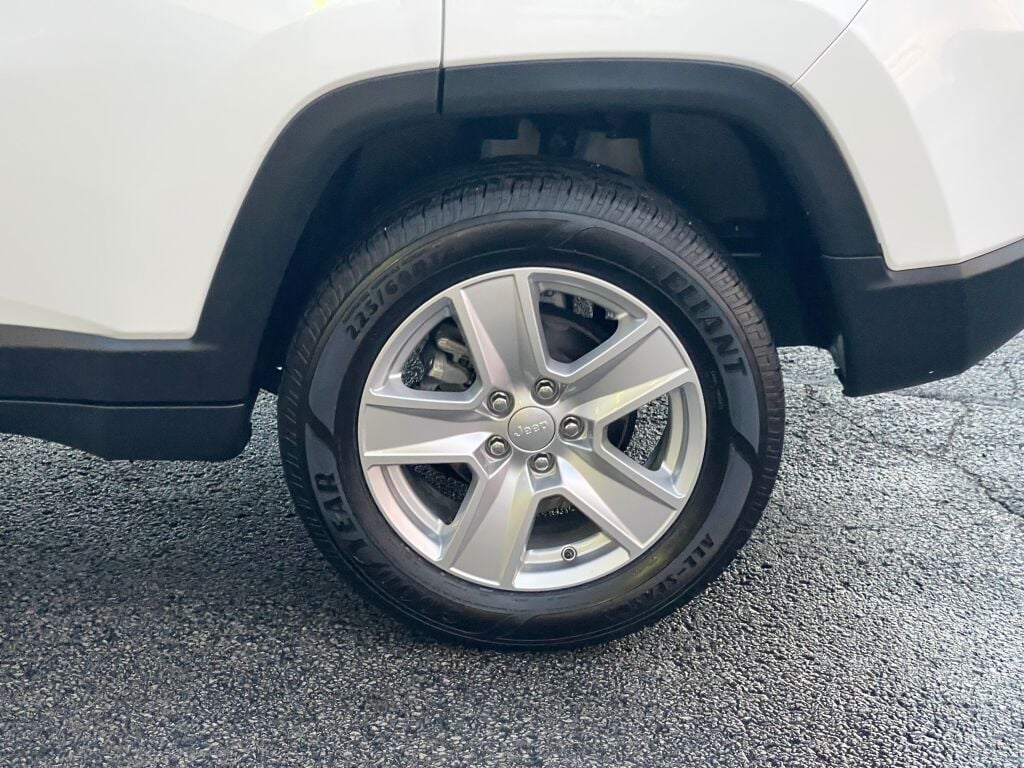 2022 Jeep Compass Latitude photo 25