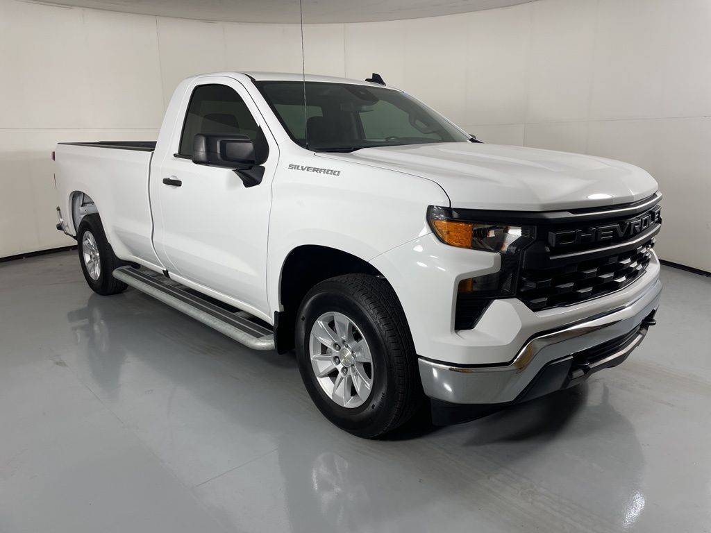 2024 Chevrolet Silverado 1500 photo 2