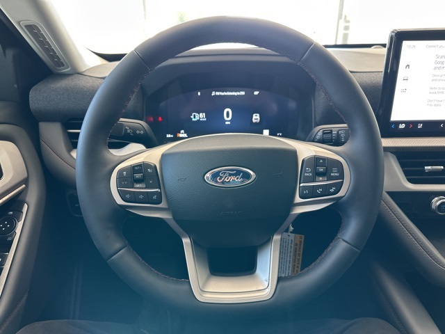2025 Ford Explorer photo 13
