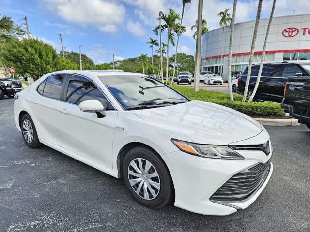2019 Toyota Camry Hybrid LE photo 2