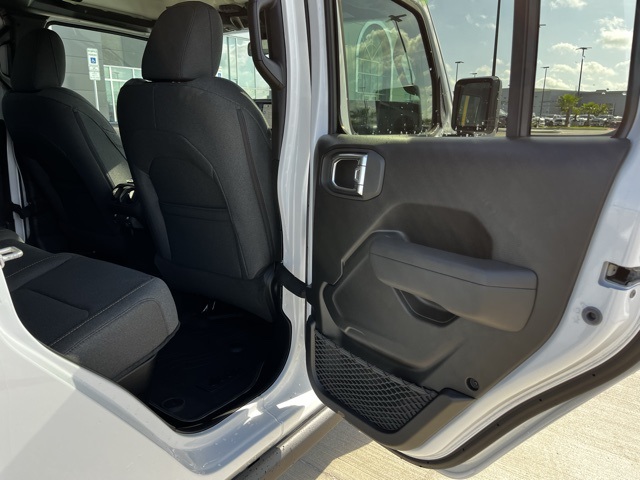 2025 Jeep Gladiator Willys photo 18