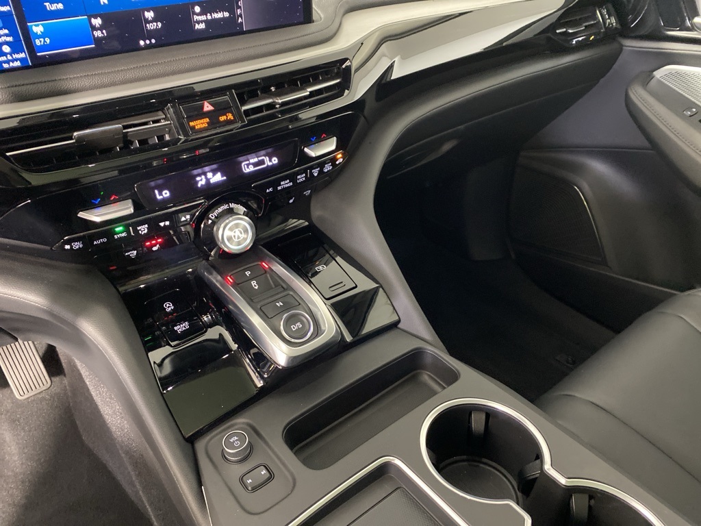 2025 Acura MDX SH-AWD photo 18