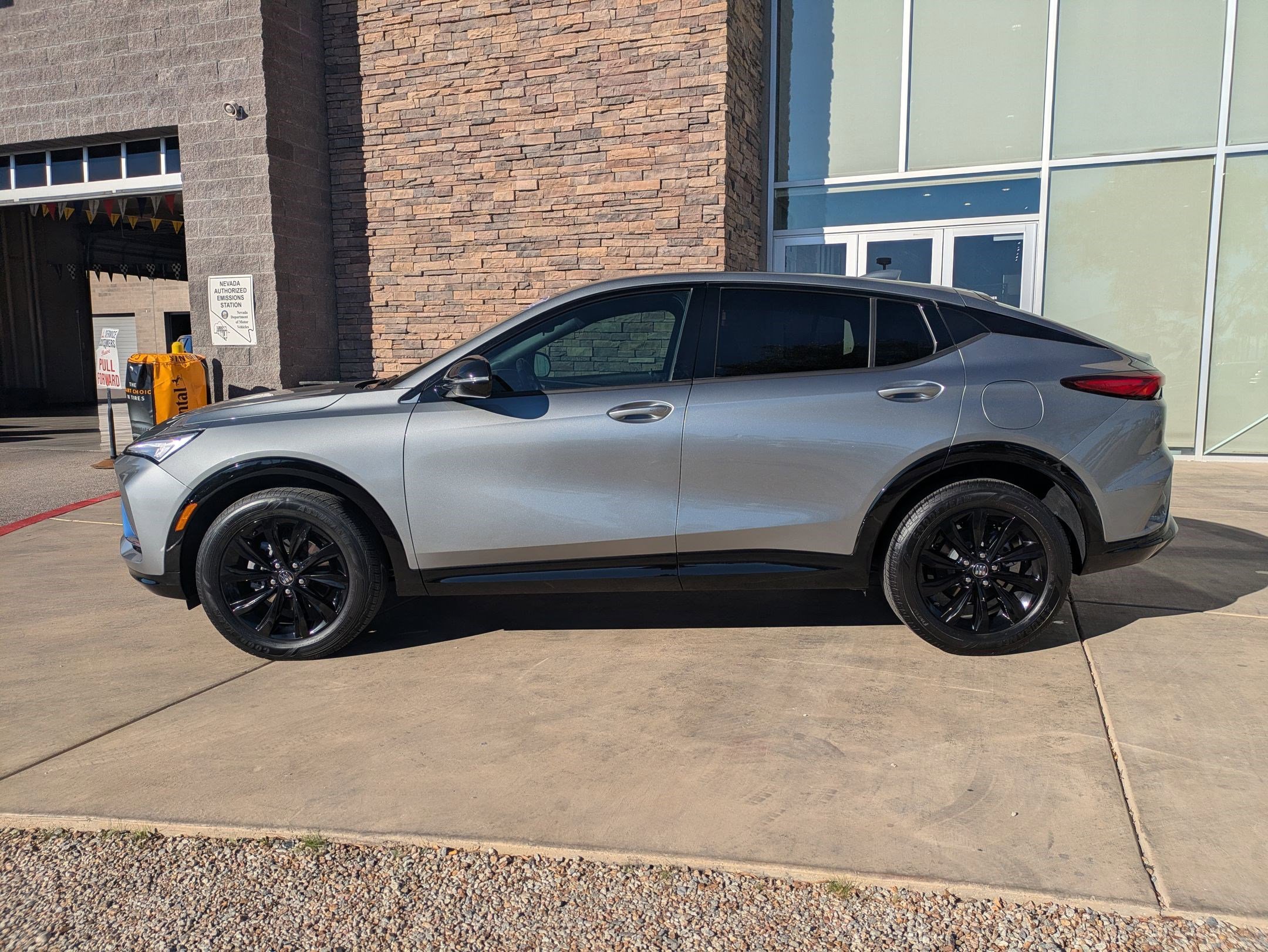 2024 Buick Envista ST photo 2