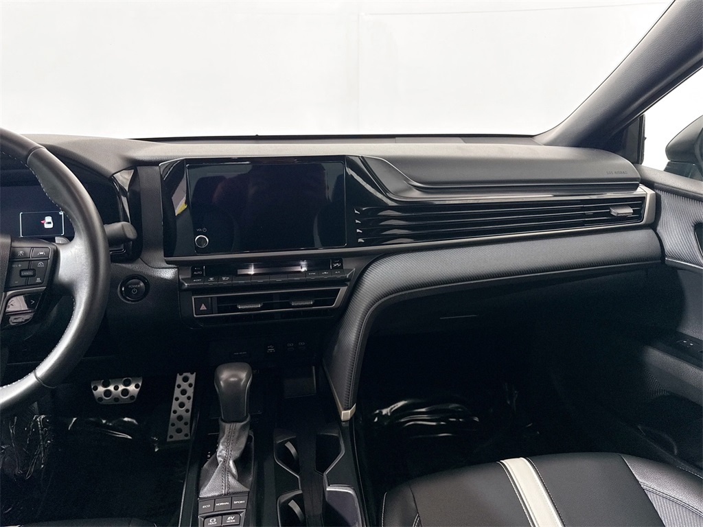2025 Toyota Camry SE photo 8