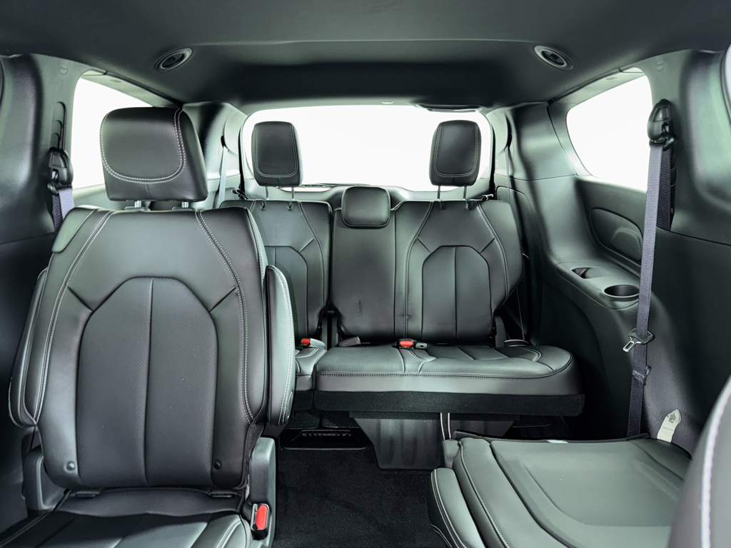 2026 Chrysler Voyager LX photo 5