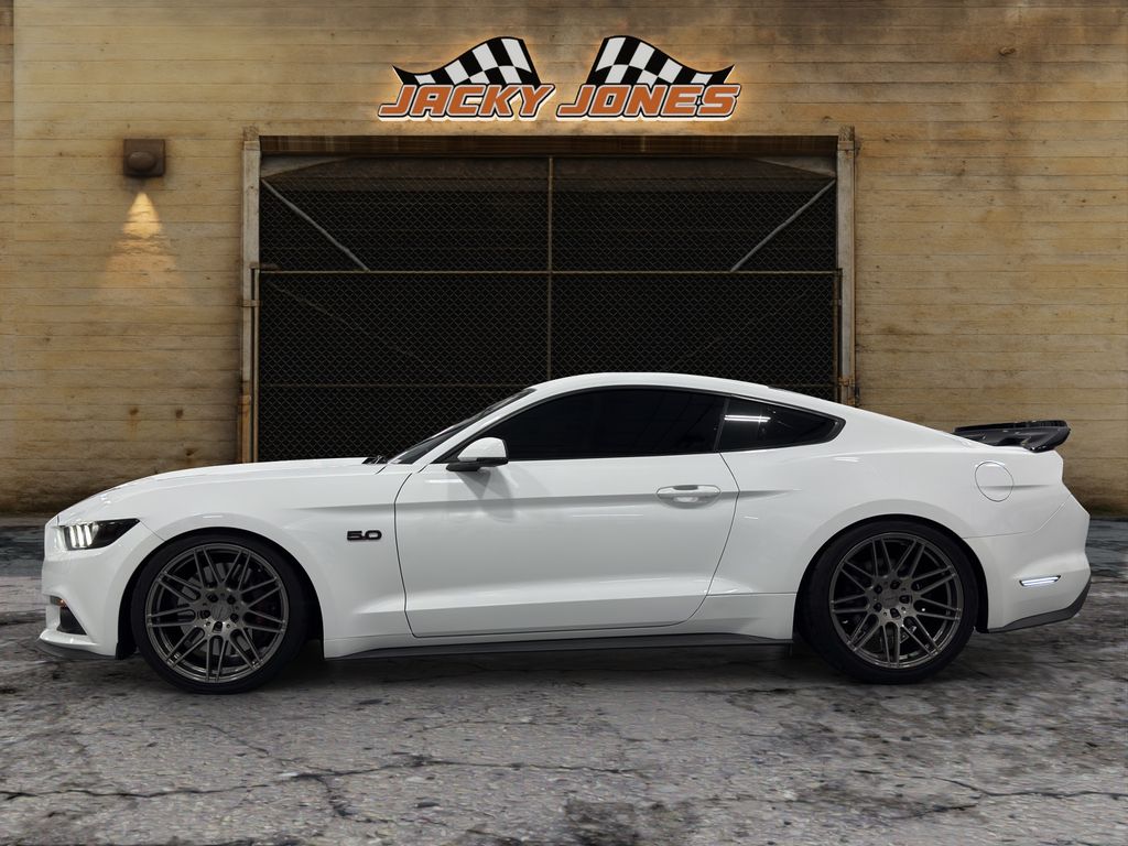 2016 Ford Mustang GT Premium photo 2