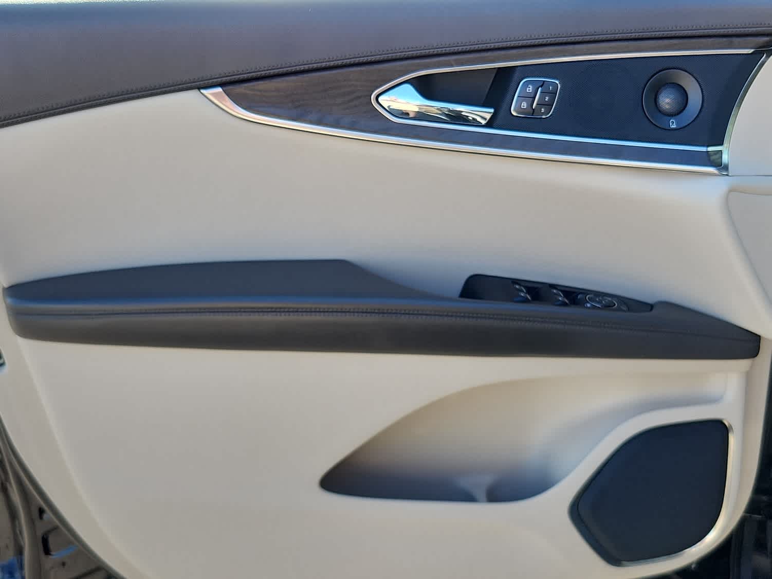2019 Lincoln Nautilus Reserve photo 9