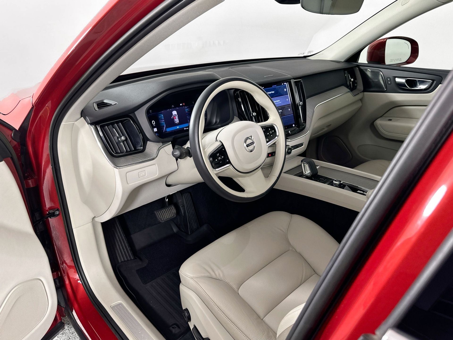 2023 Volvo XC60 B5 Plus photo 9