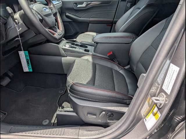 2025 Ford Escape Hybrid ST-Line photo 6