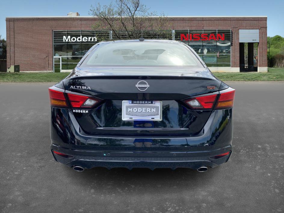 2024 Nissan Altima 2.5 SR photo 3