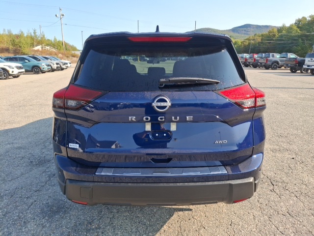 2026 Nissan Rogue SV photo 4