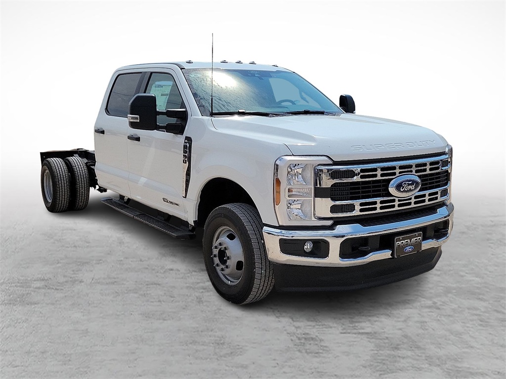 2026 Ford F-350 Super Duty Chassis Cab XL's photo