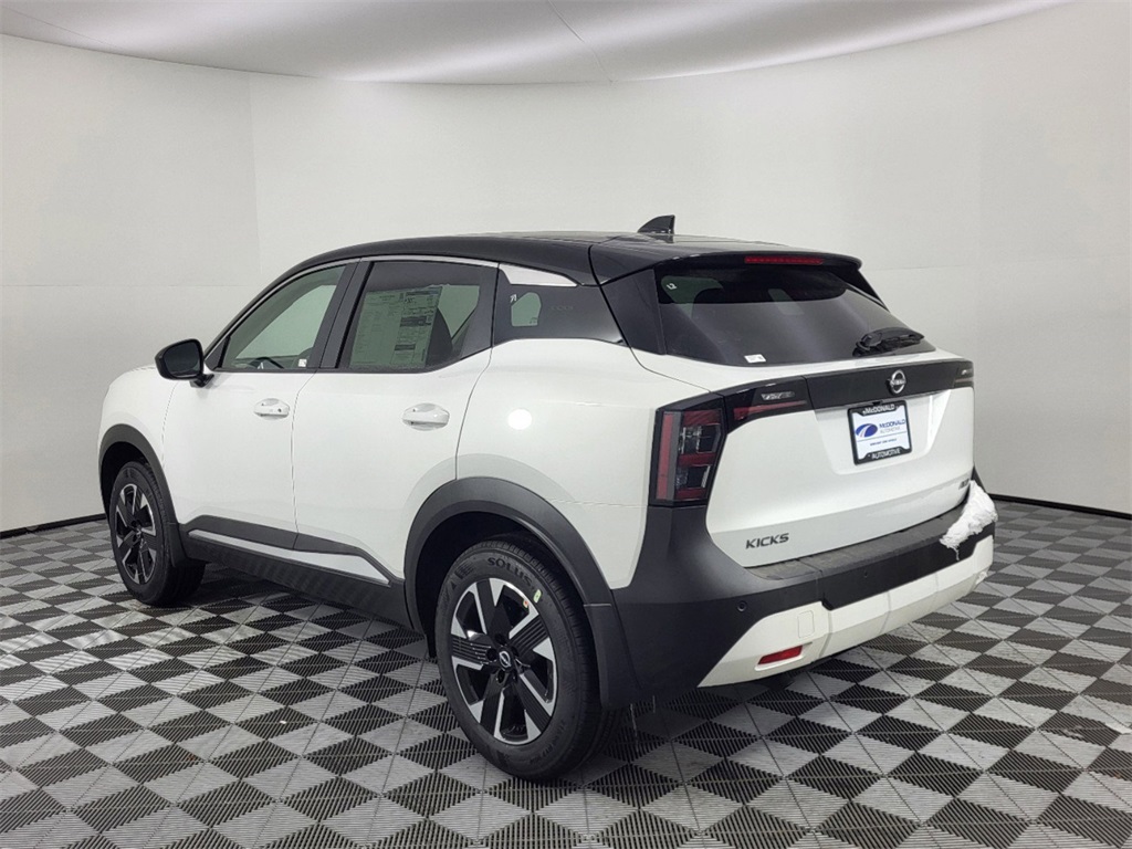 2025 Nissan Kicks SV photo 3