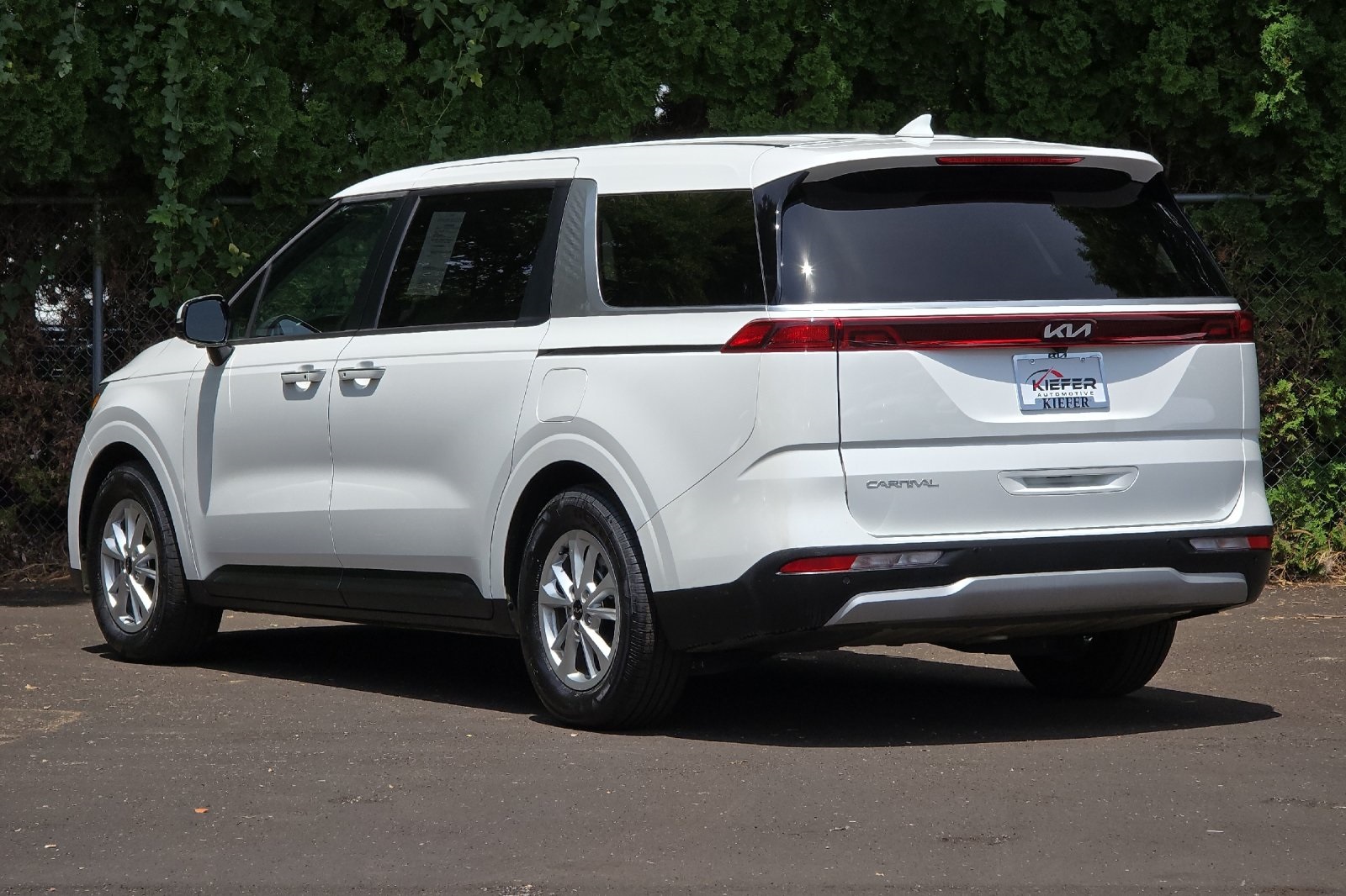 2024 Kia Carnival LX photo 4