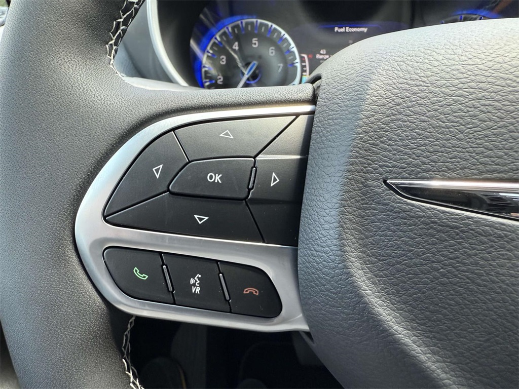 2025 Chrysler Pacifica photo 29