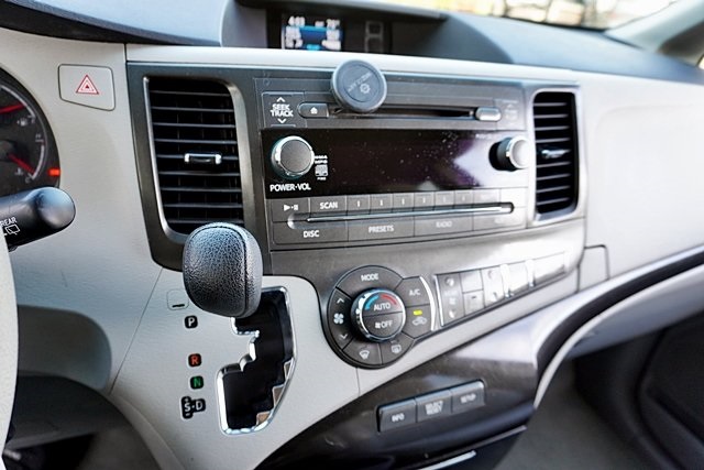 Used 2014 Silver Toyota LE image 26