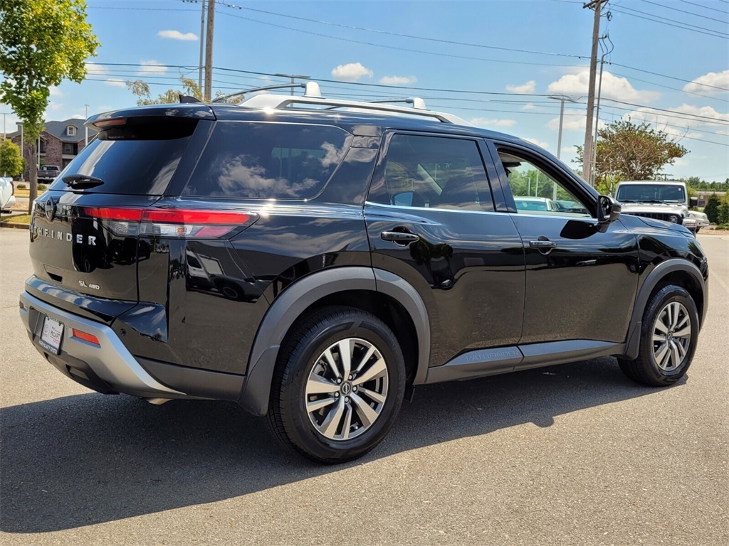 2024 Nissan Pathfinder SL photo 2