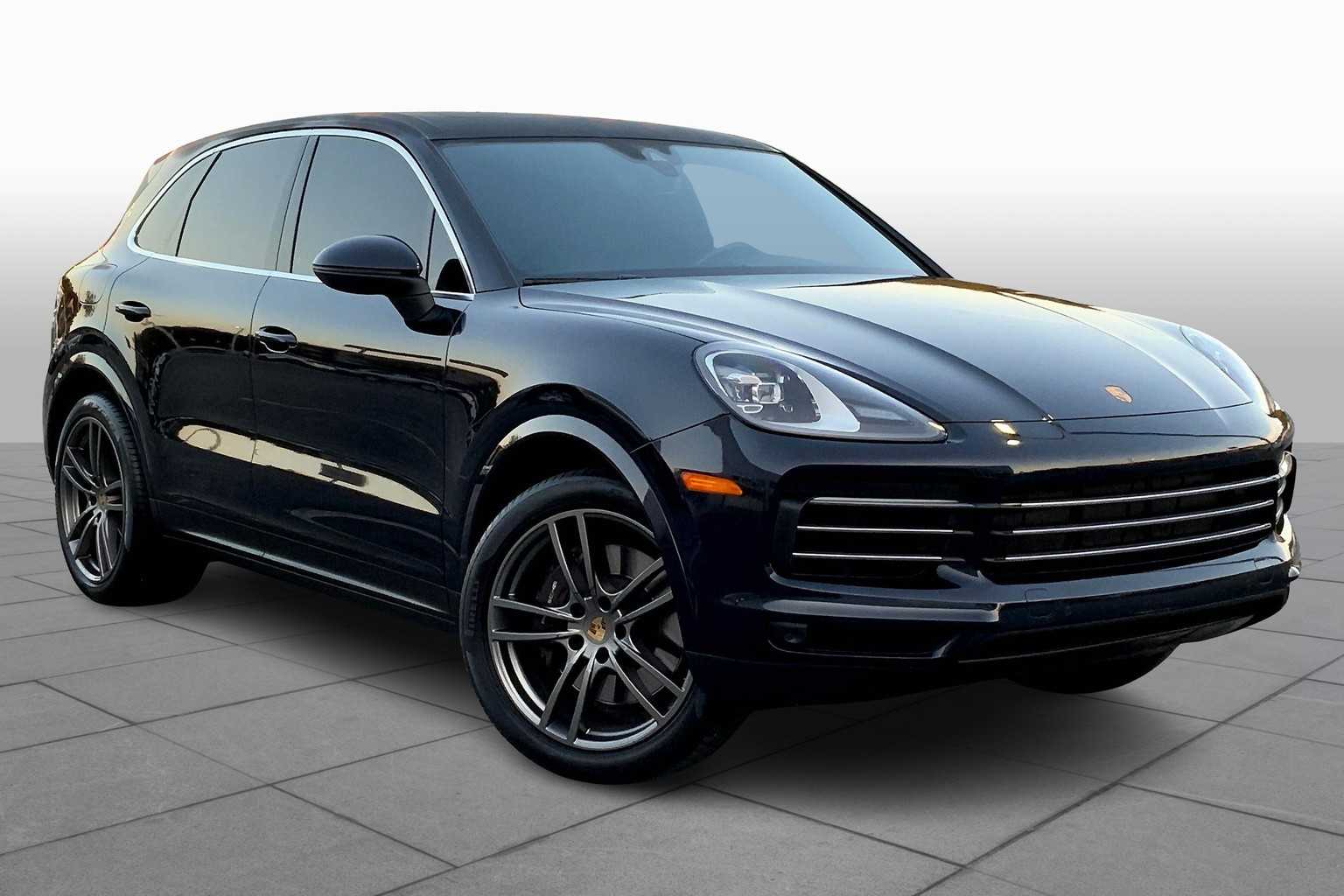 2022 Porsche Cayenne Base photo 2