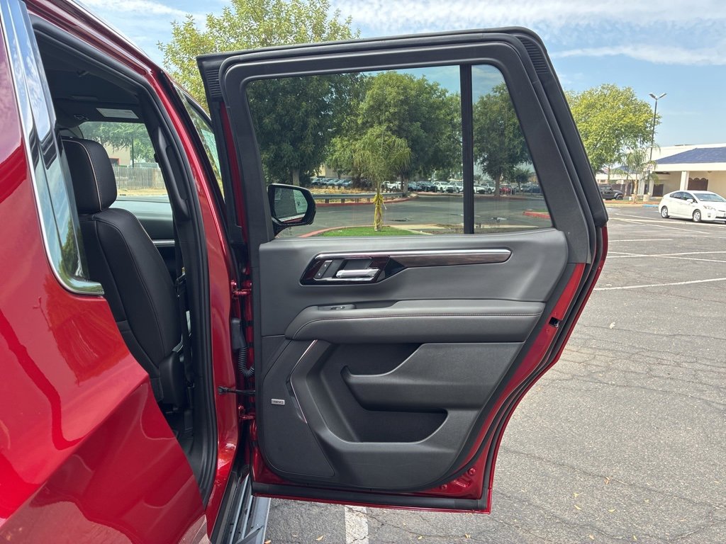 2025 Chevrolet Tahoe Premier photo 22