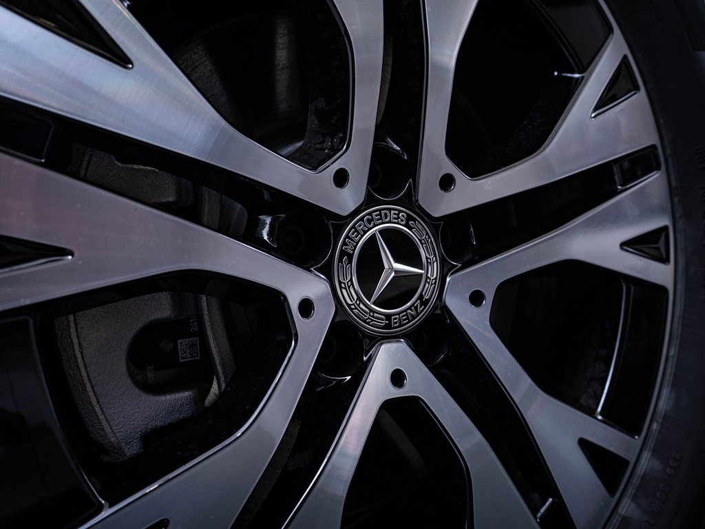 2026 Mercedes Benz GLB 250 4MATIC photo 4