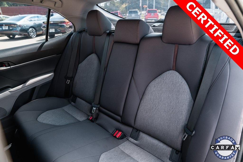2019 Toyota Camry SE XLE photo 22