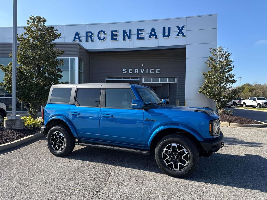 2023 Ford Bronco 4-Door Outer Banks's photo