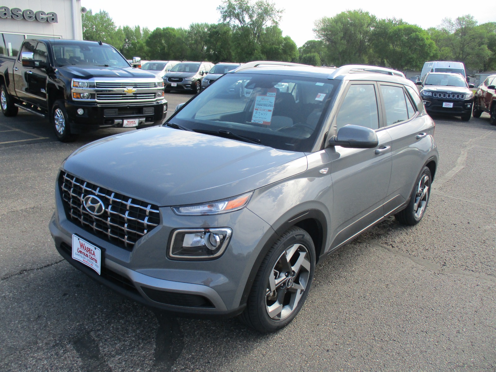 Used 2022 Hyundai Venue SEL with VIN KMHRC8A37NU195953 for sale in Waseca, Minnesota