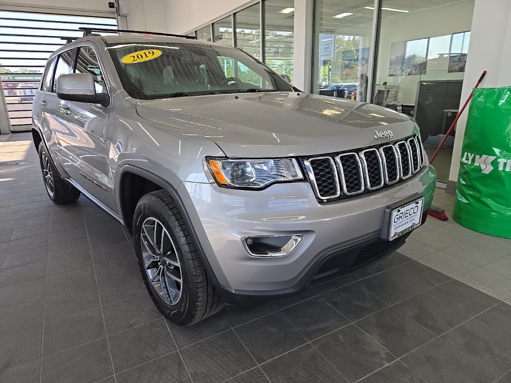 2019 Jeep Grand Cherokee Laredo E photo 3