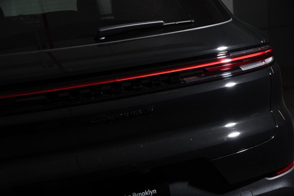 2026 Porsche Cayenne S E-Hybrid photo 11