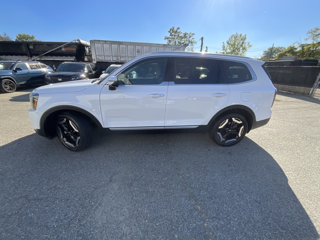 2023 Kia Telluride EX X-Line photo 3