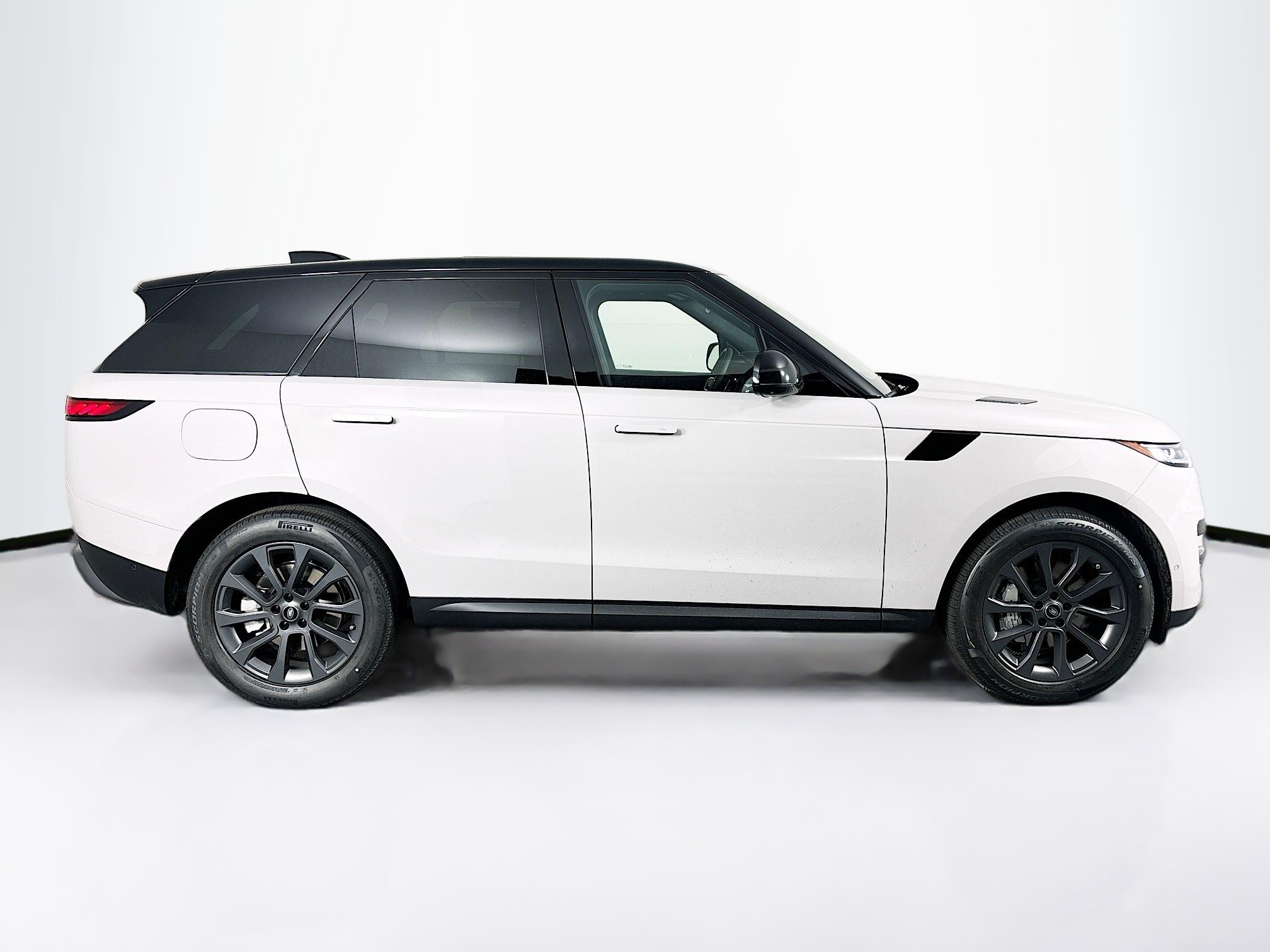 2025 Land Rover Range Rover Sport SE photo 3