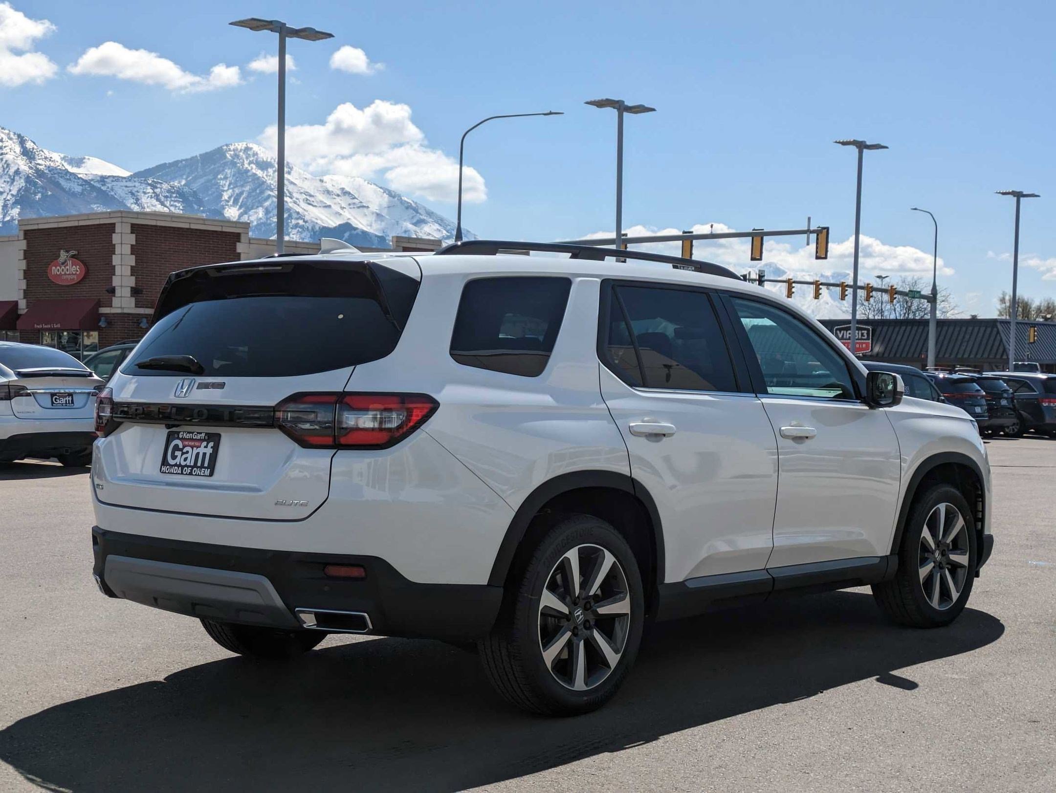 2025 Honda Pilot Elite photo 2
