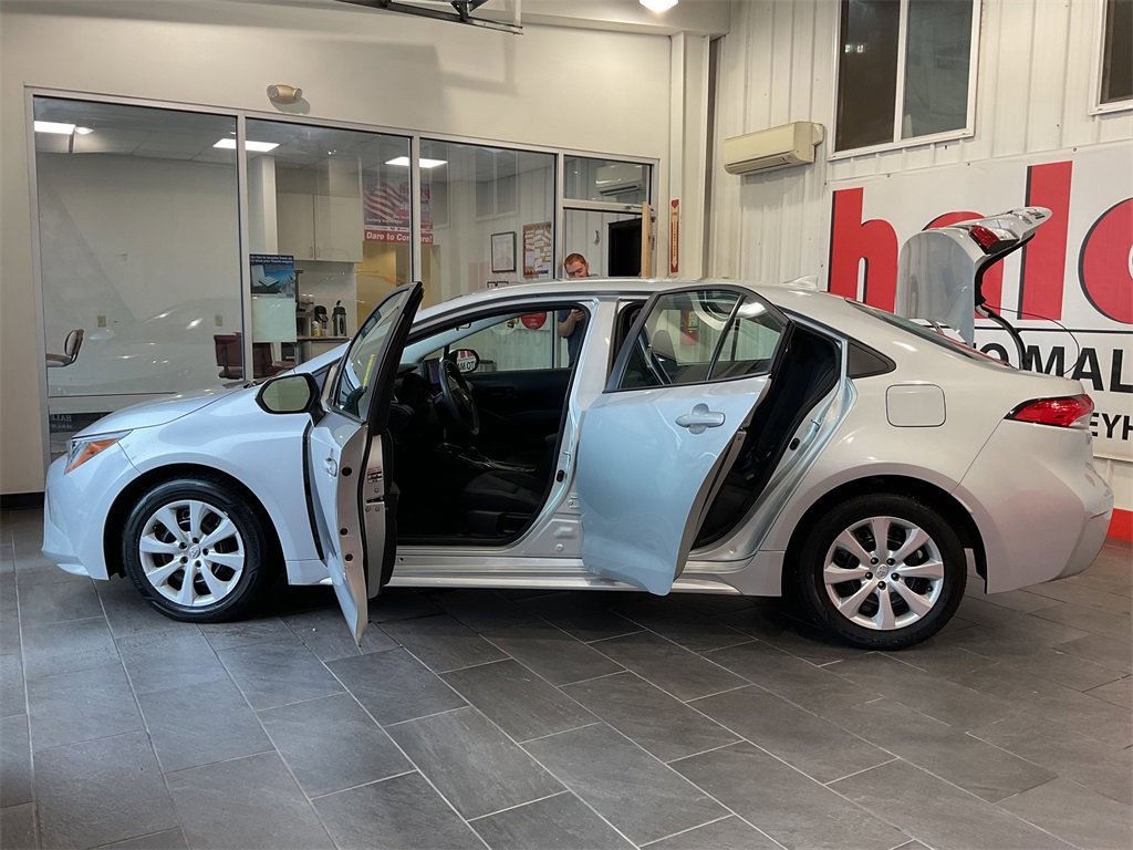 2024 Toyota Corolla LE photo 6